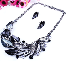 Load image into Gallery viewer, Vintage Peacock Tail Collar Necklace