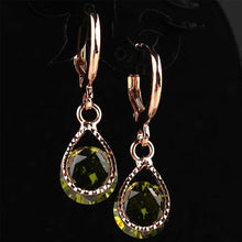Load image into Gallery viewer, Vintage Rose Gold Crystal Earring
